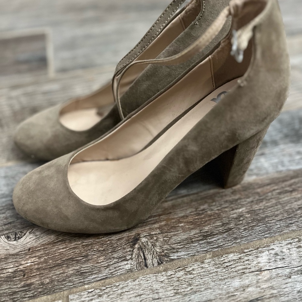 Fergalicious Heels, Size 8.5 - Picture 2 of 3